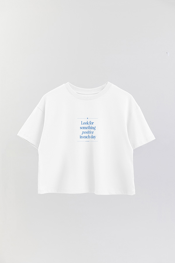 REMERA CROP ESTAMPADA LOOK FOR SOMETHING POSITIVE