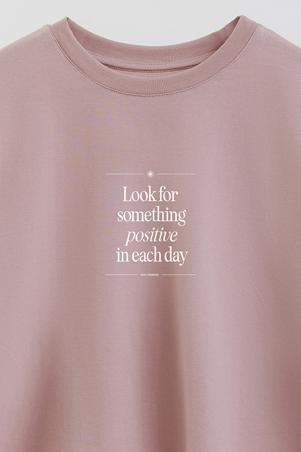 REMERA CROP ESTAMPADA LOOK FOR SOMETHING POSITIVE