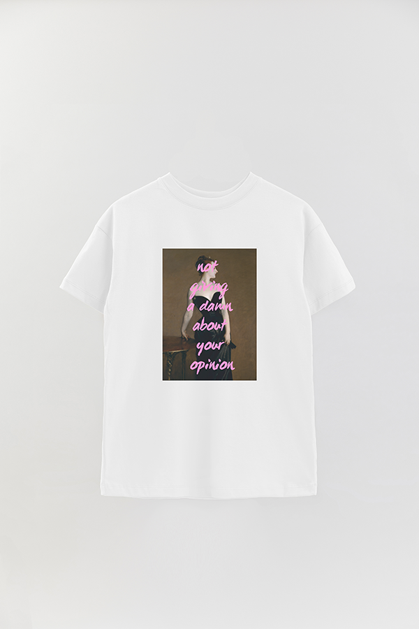 REMERA OVER ESTAMPADA ART COLLECTION 65 NOT GIVING A DAMN