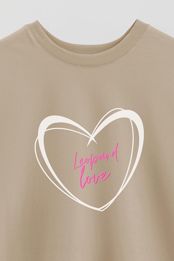 REMERA OVER ESTAMPADA TGR LEOPARD LOVE