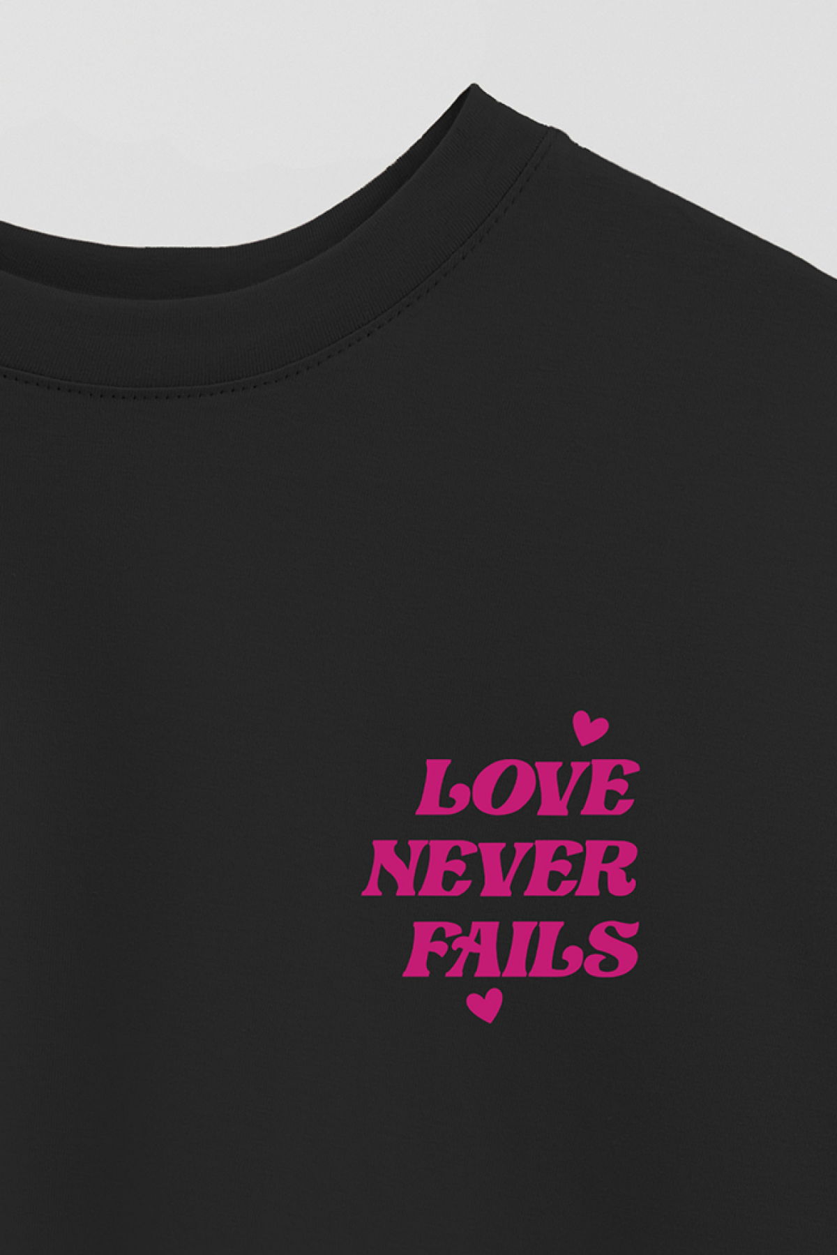 REMERA OVER ESTAMPADA WCV LOVE NEVER FAILS