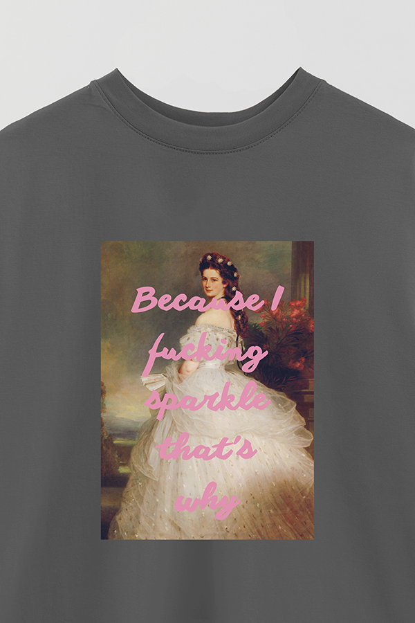 REMERA OVER ESTAMPADA ART COLLECTION 33 BECAUSE I FUCKING SPARKLE