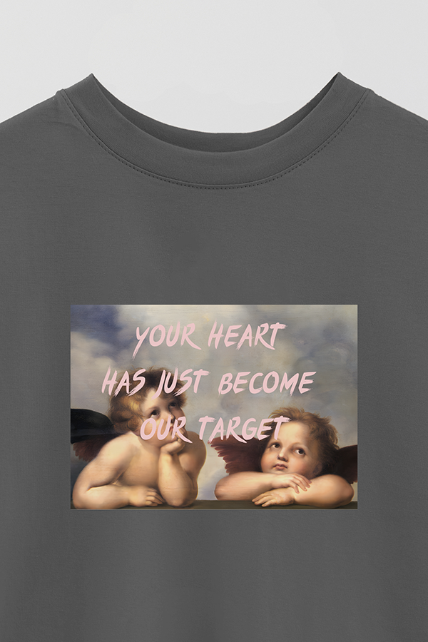 REMERA OVER ESTAMPADA ART COLLECTION 91 YOUR HEART HAS JUST BECOME