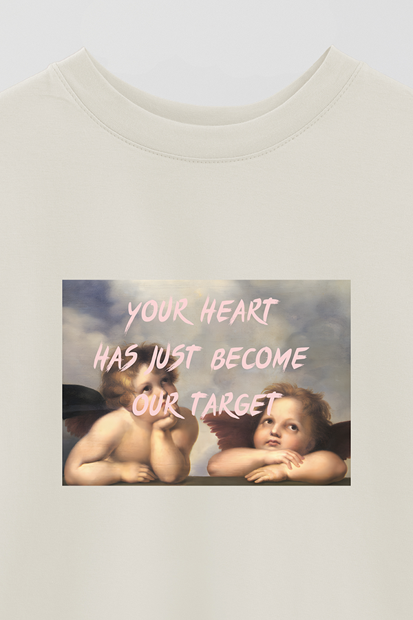 REMERA OVER ESTAMPADA ART COLLECTION 91 YOUR HEART HAS JUST BECOME