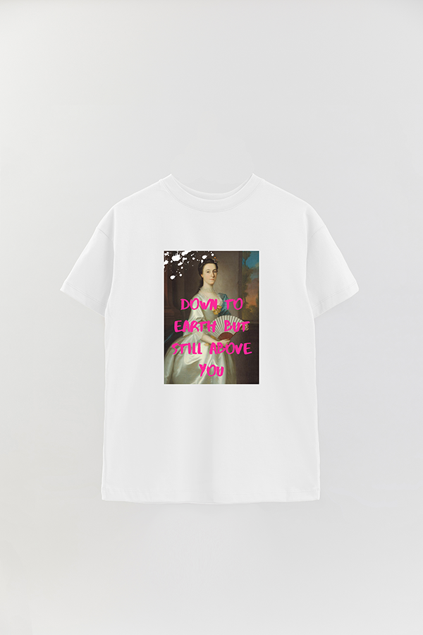 REMERA OVER ESTAMPADA ART COLLECTION 100 DOWN TO EARTH