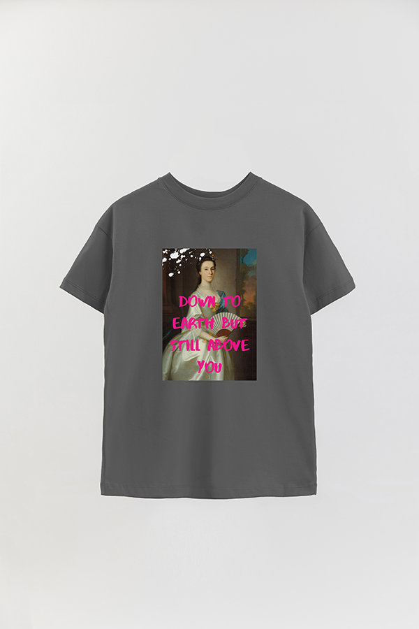 REMERA OVER ESTAMPADA ART COLLECTION 100 DOWN TO EARTH