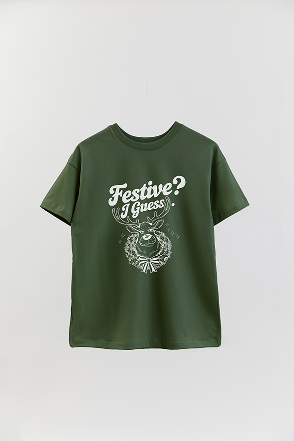 REMERA OVERSIZE ESTAMPADA SARCASTIC XMAS FESTIVE I GUESS