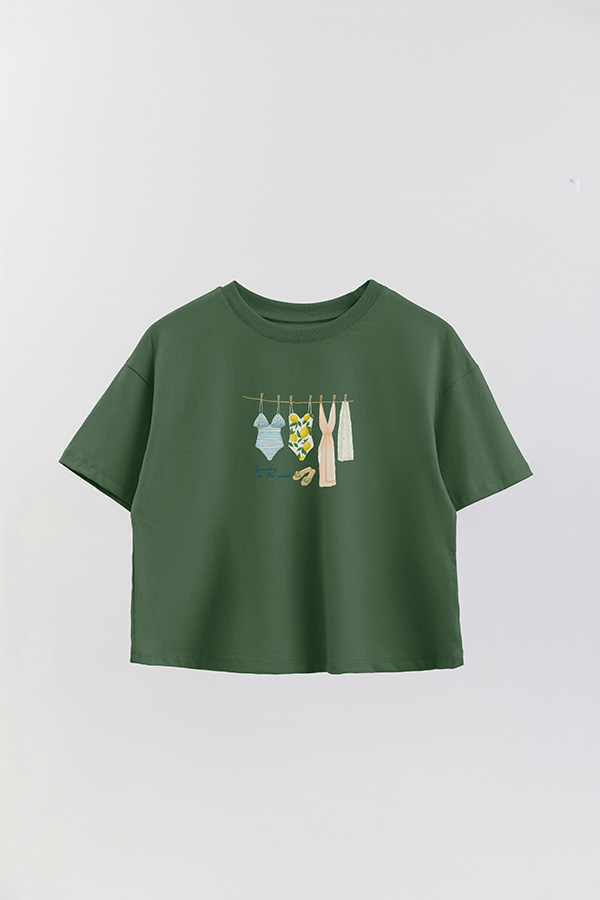 REMERA CROP ESTAMPADA COASTAL LAUNDRY IN THE WINDS