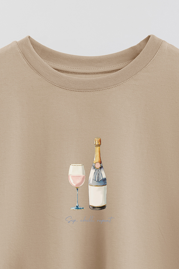 REMERA CROP ESTAMPADA COASTAL SIP CHILL REPEAT