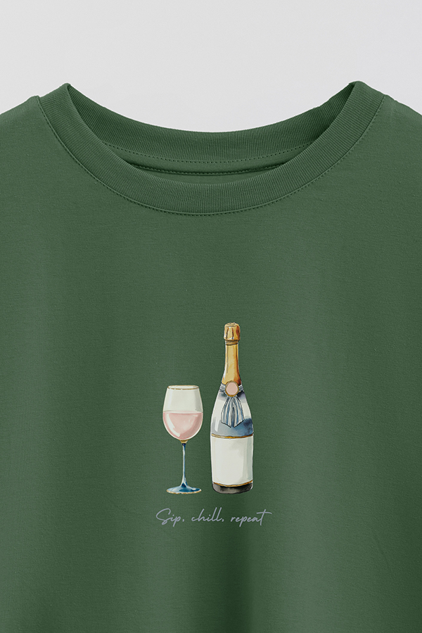 REMERA CROP ESTAMPADA COASTAL SIP CHILL REPEAT