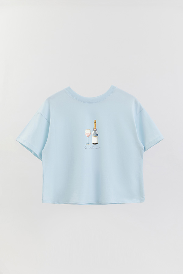 REMERA CROP ESTAMPADA COASTAL SIP CHILL REPEAT