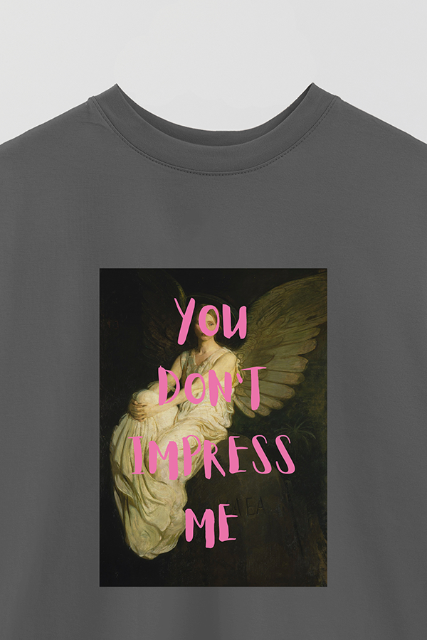 REMERA OVER ESTAMPADA ART COLLECTION 8 YOU DON'T IMPRESS ME