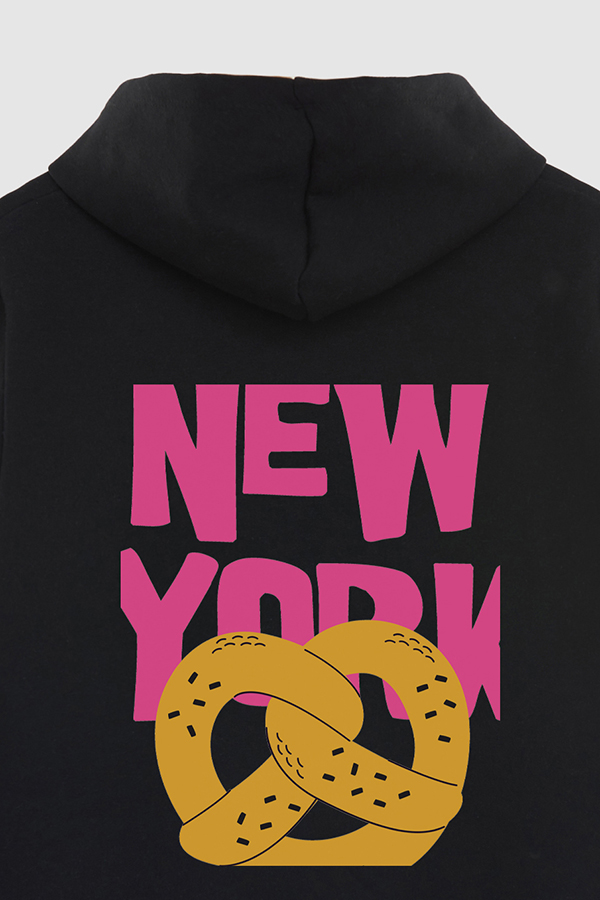 BUZO HOODIE ESTAMPADO WORLD PRETZEL