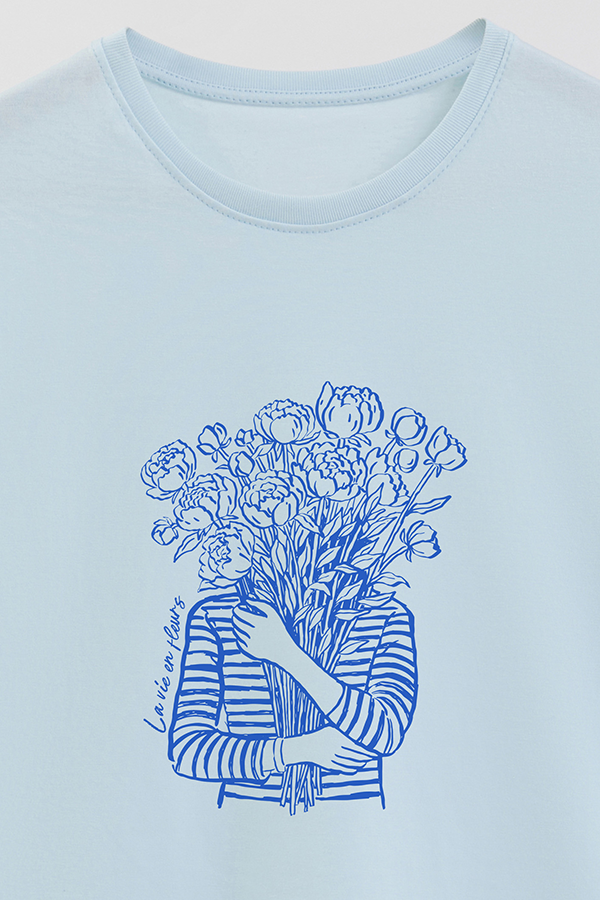 REMERA BASICA ESTAMPADA HD LA VIE EN FLEURS