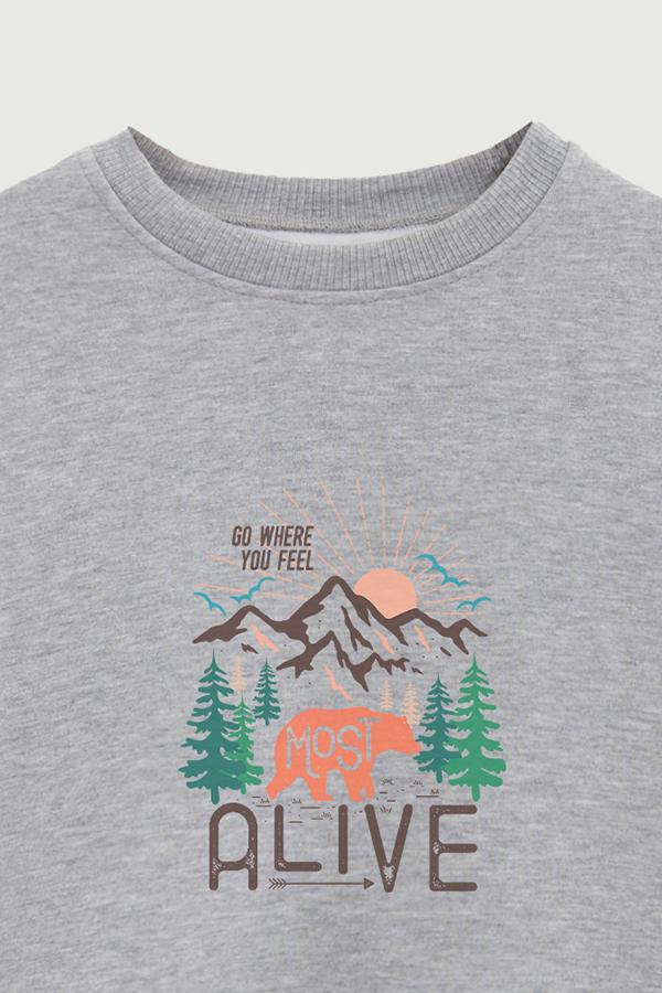 BUZO CREWNECK ESTAMPADO GO WHERE YOU FEEL MOST ALIVE