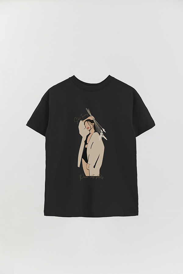 REMERA OVER ESTAMPADA SHE TURNS PAIN