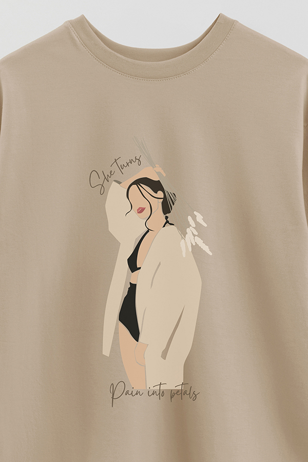 REMERA OVER ESTAMPADA SHE TURNS PAIN
