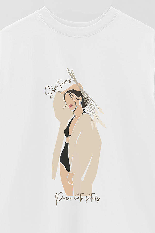 REMERA OVER ESTAMPADA SHE TURNS PAIN