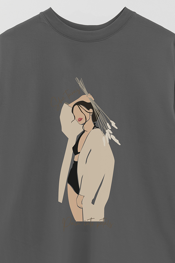 REMERA OVER ESTAMPADA SHE TURNS PAIN