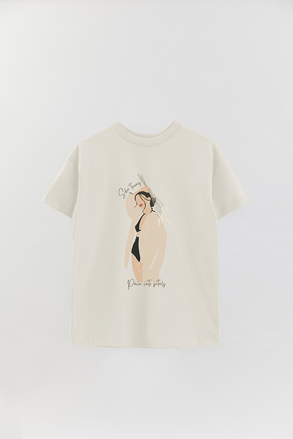 REMERA OVER ESTAMPADA SHE TURNS PAIN