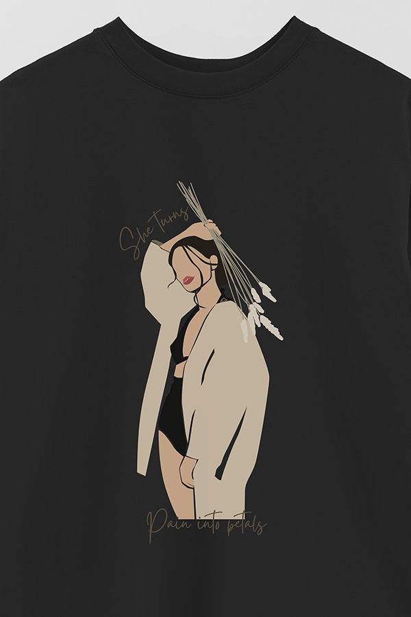 REMERA OVER ESTAMPADA SHE TURNS PAIN