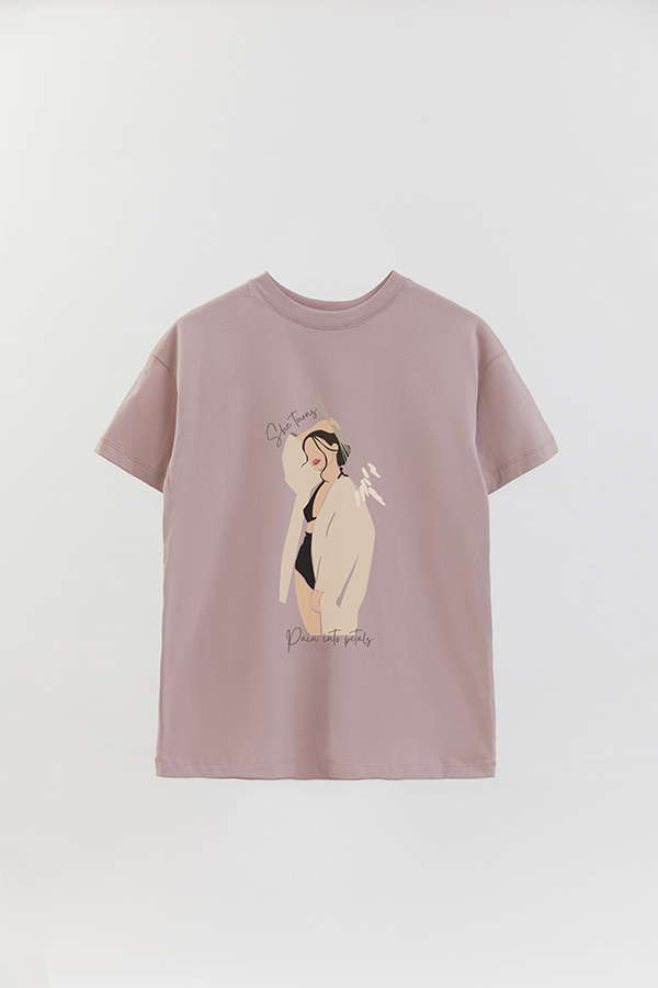 REMERA OVER ESTAMPADA SHE TURNS PAIN