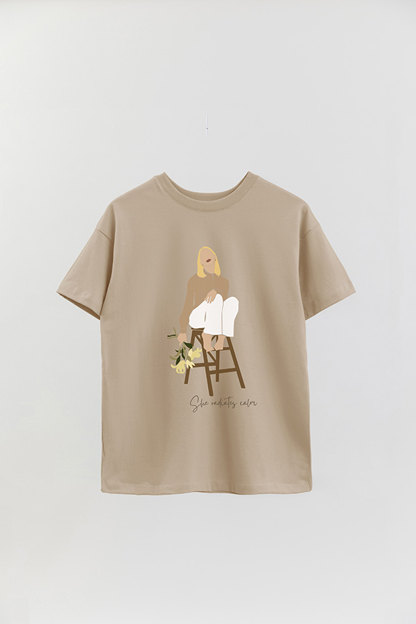 REMERA OVER ESTAMPADA SHE RADIATES CALM