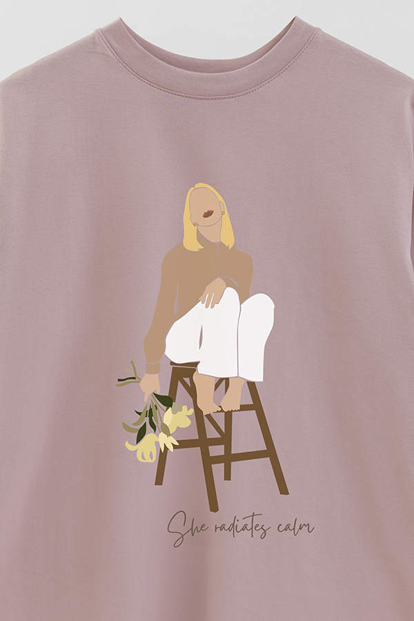 REMERA OVER ESTAMPADA SHE RADIATES CALM