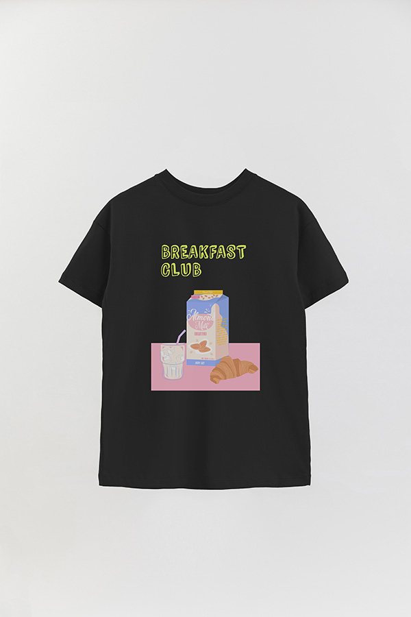 REMERA OVER ESTAMPADA BREAKFAST CLUB