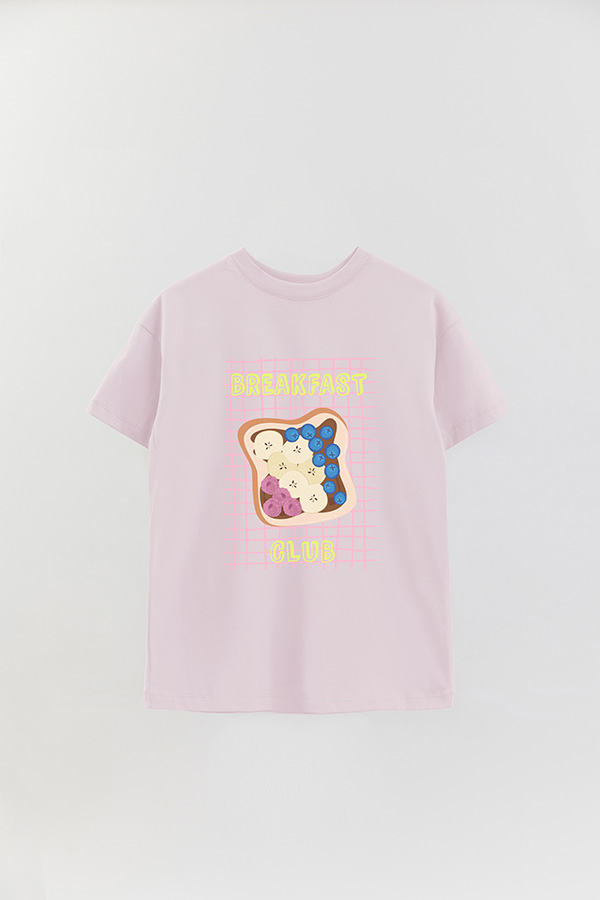 REMERA OVER ESTAMPADA BREAKFAST CLUB TOAST