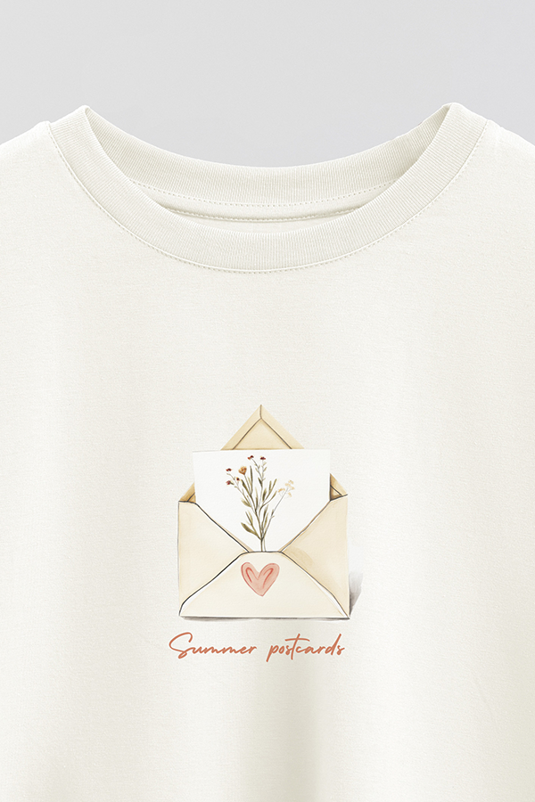 REMERA CROP ESTAMPADA COASTAL SUMMER POSTCARDS
