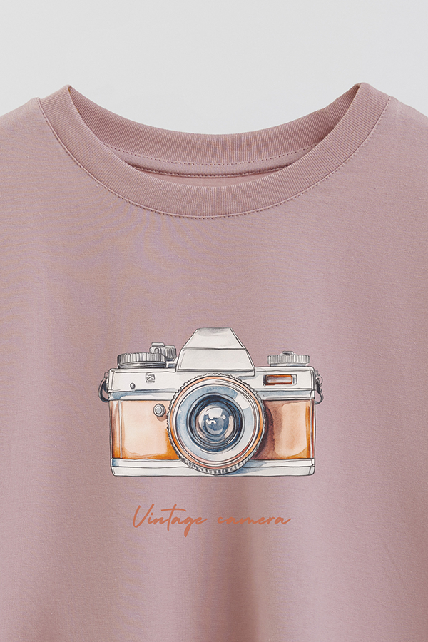 REMERA CROP ESTAMPADA COASTAL VINTAGE CAMERA