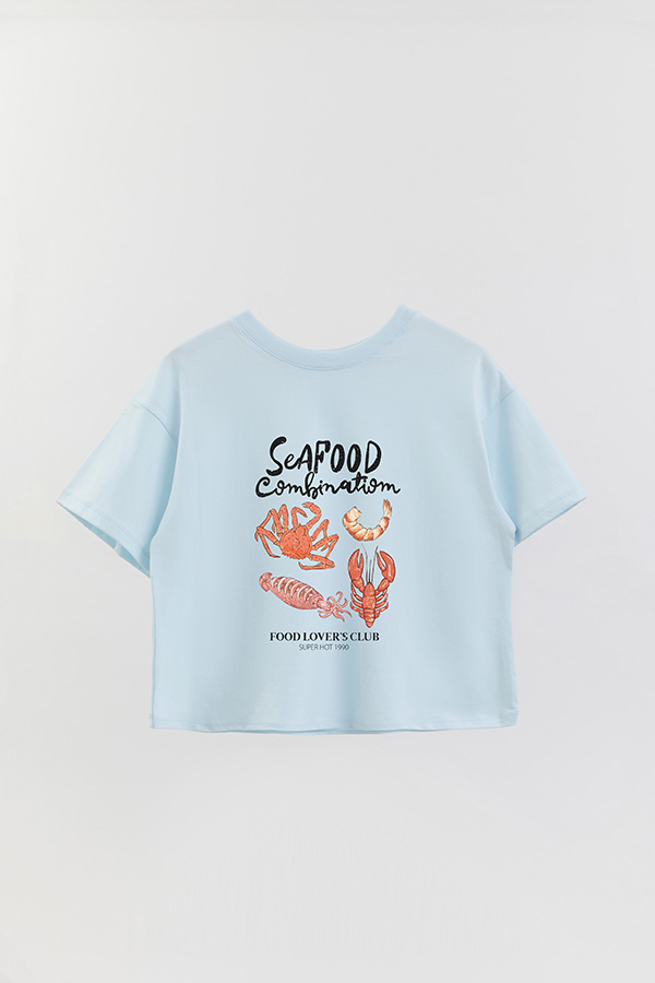 REMERA CROP ESTAMPADA SF SEAFOOD COMBO