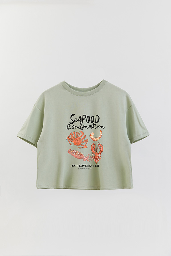 REMERA CROP ESTAMPADA SF SEAFOOD COMBO