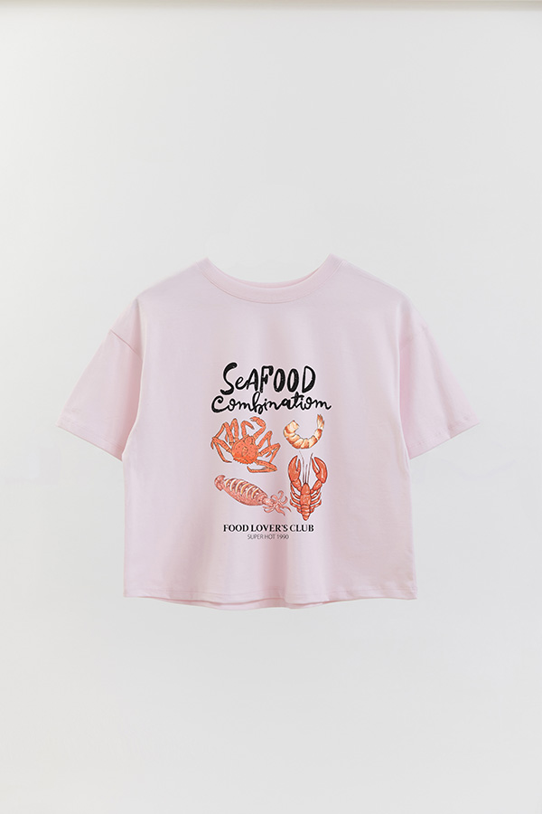 REMERA CROP ESTAMPADA SF SEAFOOD COMBO