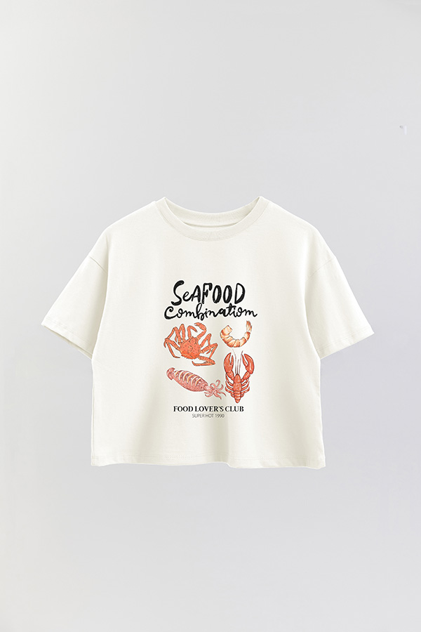 REMERA CROP ESTAMPADA SF SEAFOOD COMBO