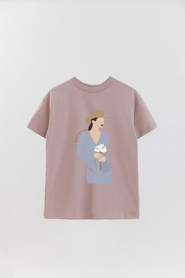 REMERA OVER ESTAMPADA LIVING IN FULL BLOOM