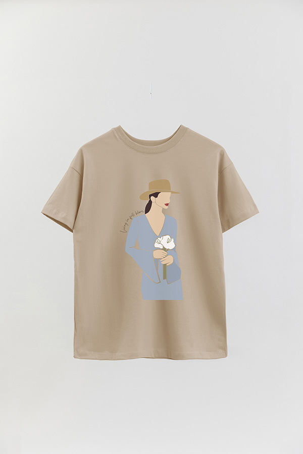 REMERA OVER ESTAMPADA LIVING IN FULL BLOOM