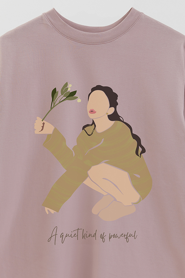 REMERA OVER ESTAMPADA A QUIET KIND OF POWERFUL