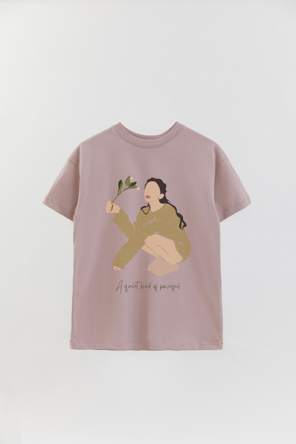REMERA OVER ESTAMPADA A QUIET KIND OF POWERFUL