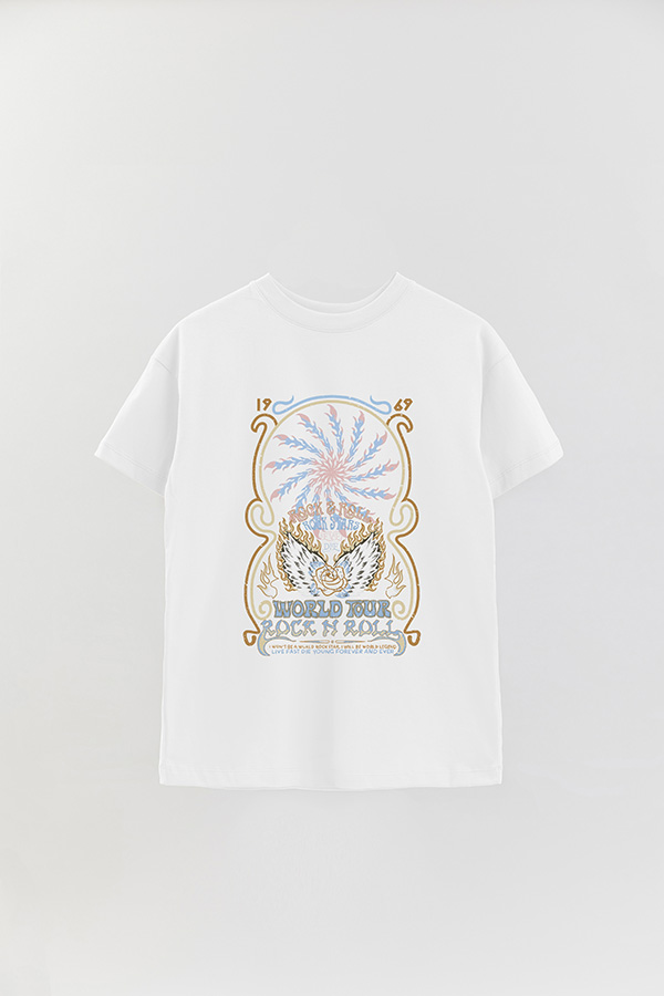 REMERA OVER ESTAMPADA WORLDTOUR