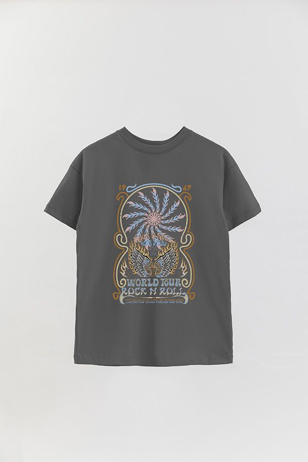 REMERA OVER ESTAMPADA WORLDTOUR