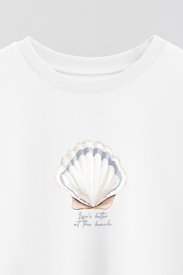 REMERA CROP ESTAMPADA COASTAL LIFE'S BETTER AT THE BEACH