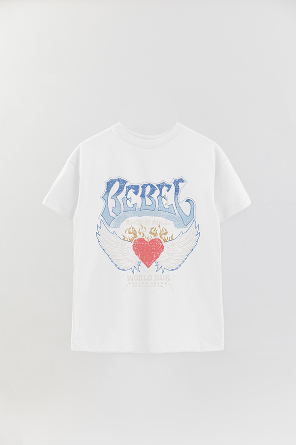 REMERA OVER ESTAMPADA REBEL 2