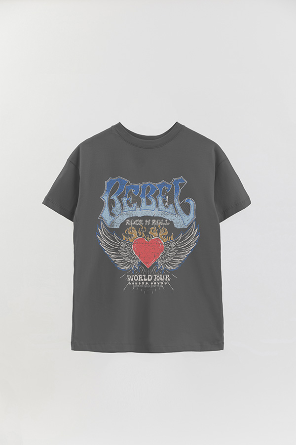 REMERA OVER ESTAMPADA REBEL 2