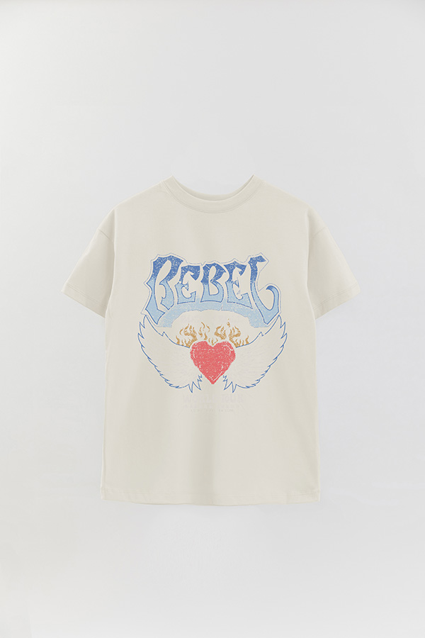 REMERA OVER ESTAMPADA REBEL 2