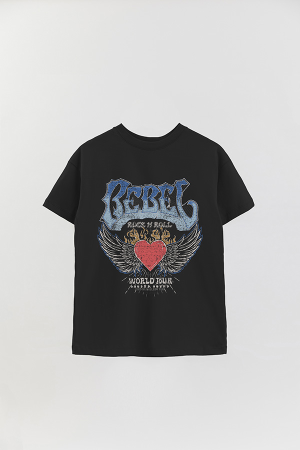 REMERA OVER ESTAMPADA REBEL 2