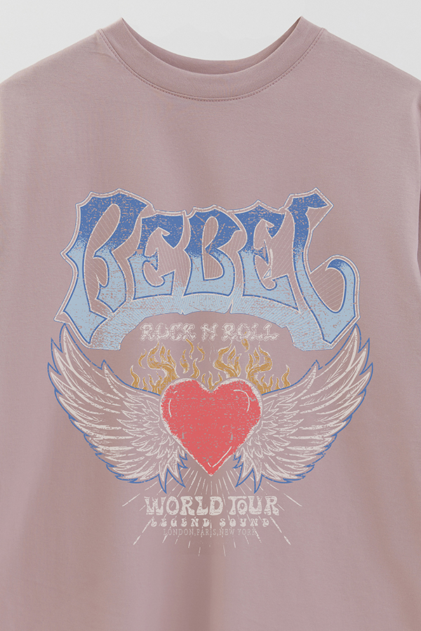 REMERA OVER ESTAMPADA REBEL 2