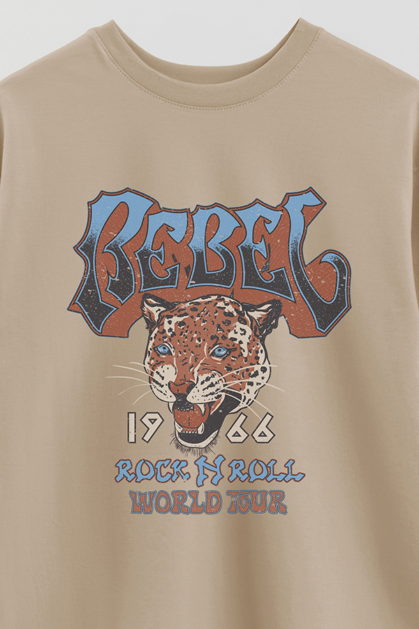REMERA OVER ESTAMPADA REBEL