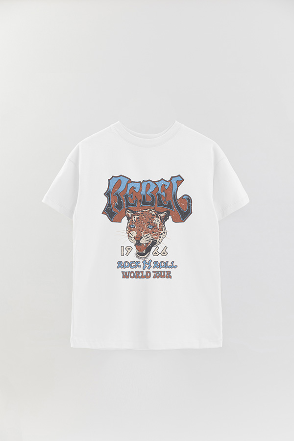 REMERA OVER ESTAMPADA REBEL